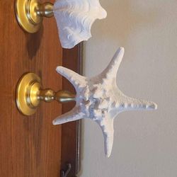 Decorative starfish and shell with gold base
