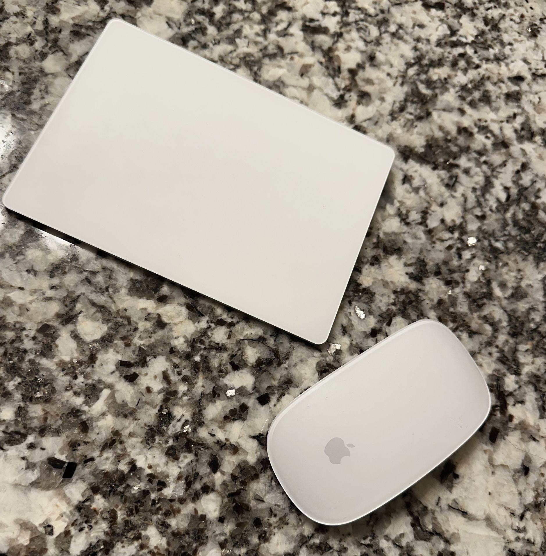 Apple Magic Mouse 2 / Apple Magic Trackpad