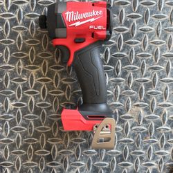 Milwaukee M 18 Impact  DRY