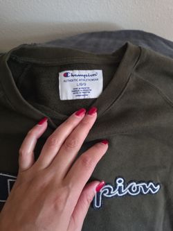 Champion sweater size L asking 5