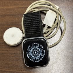 Apple Watch Series 5 – 40mm +  Watch band + Apple Magnetic Charger Cable