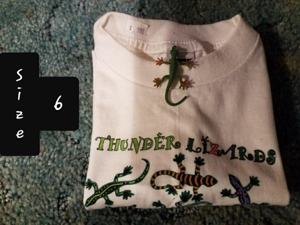 Size 6-8 kid lizard shirt