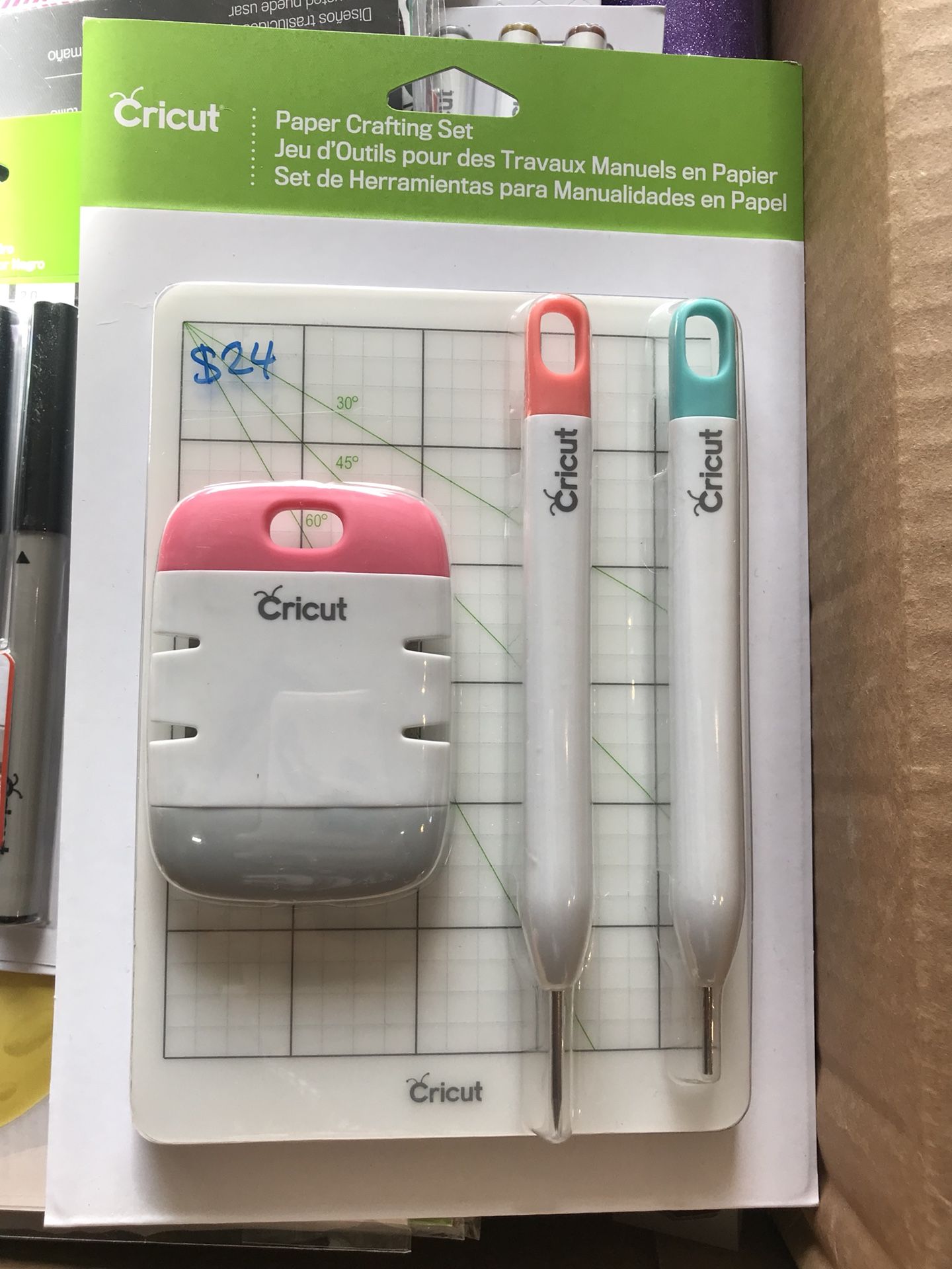 Cricut paper crafting set for Sale in Marina, CA OfferUp