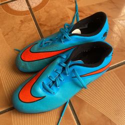 Nike Soccer Shoes Size 3/5