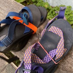 Chacos Blue On Left Size1 Right Side Size2 
