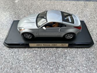 Road Signature 2003 Nissan Z350 Model Car
