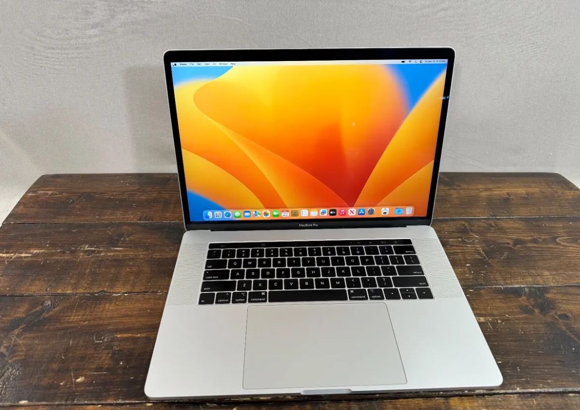 MacBook Pro Touch Fully Loaded 4 Music Recording/Video Editing/Film/Photos/Logic,Ableton,Final Cut,Antares,Fl Studio, Adobe ,Waves & More!
