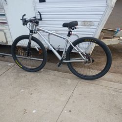 Cannondale Mountain Bike 