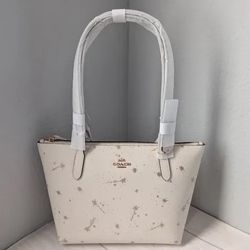 NWT Coach Fiona Zip Tote Bag – Star Print (Gold/Chalk) ✨👜