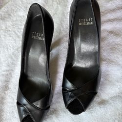  Beautiful 😍 NEW   STUART WEITZMAN  Leather Black Heels 👠  6 1/2 