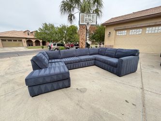 Sectional Couch With Pull Out bed - Free Delivery