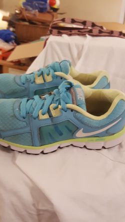 Nike dual fusion ST2 WM SIZE 7