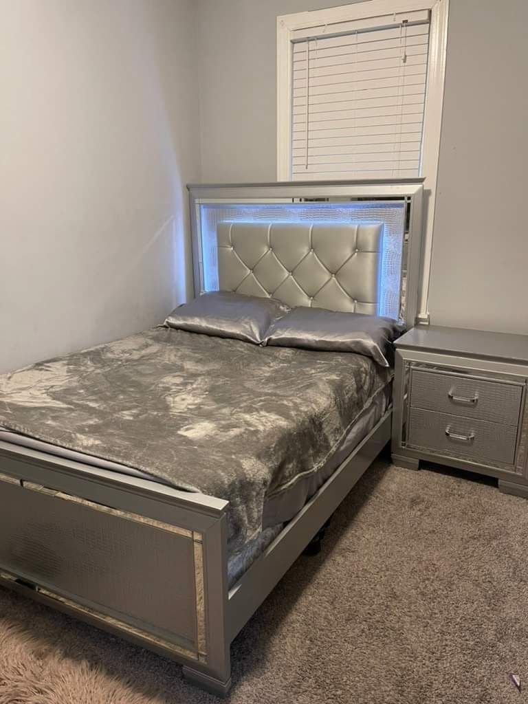 Silver Full Bedroom Set Light up Headboard for Sale in Chicago, IL