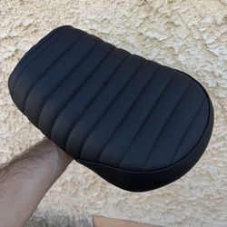 Motorcycle Seat Saddle with Bracket Comfortable Anti Slip Cushion Seat Saddle for Honda Z50 Z50A Z50J Z50R Mini Trail