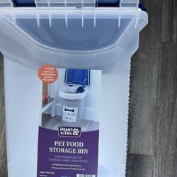 Pet Food Storage  Capacity 5 Lbs. 