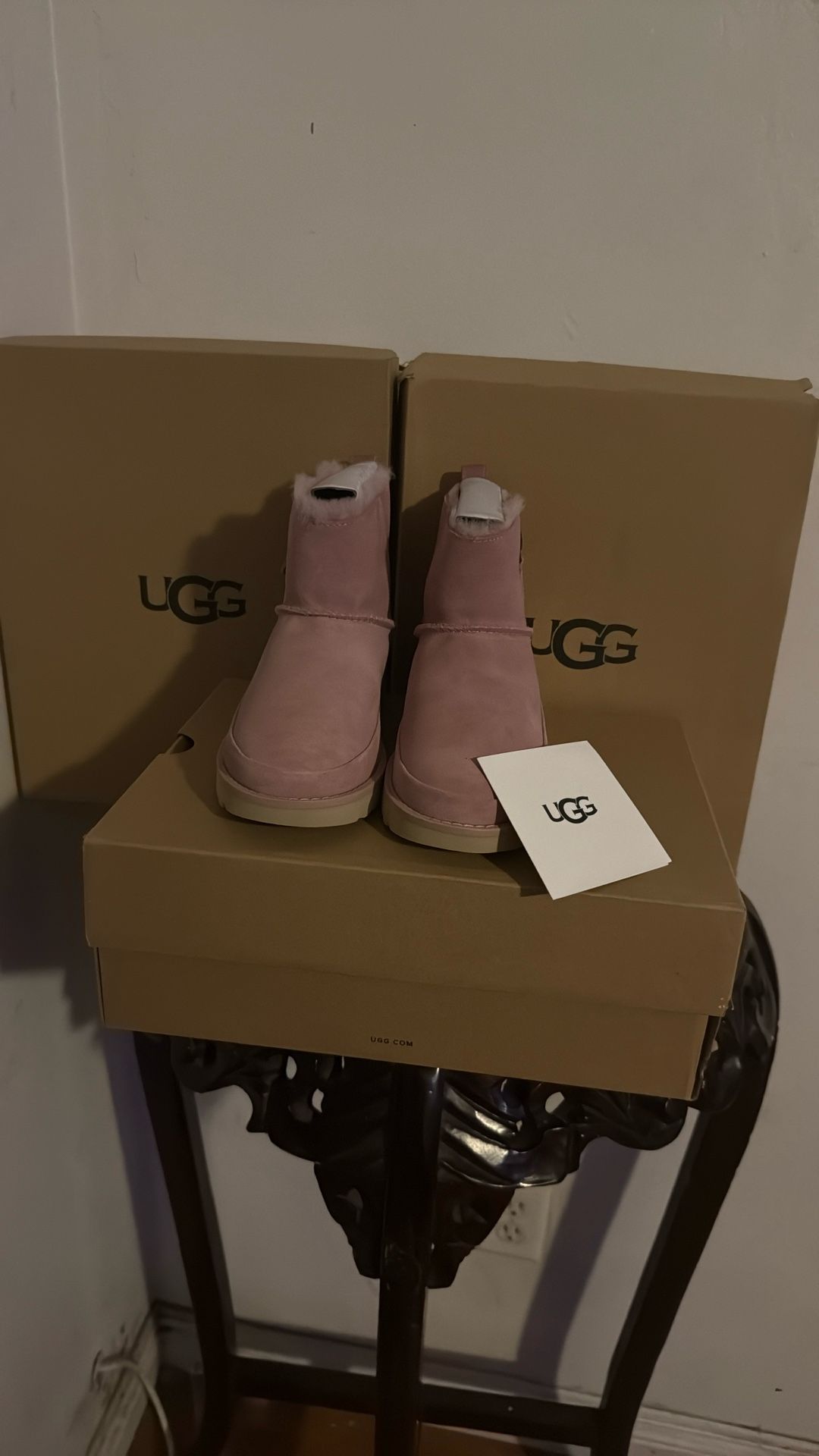 UGG. BOTAS. Size #. 5. Tiene Su Caja. Original