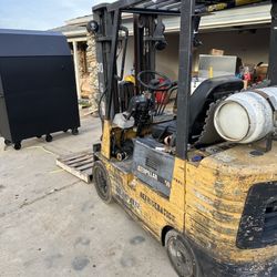 2001 CATERPILLAR FORKLIFT