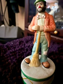 Flambro Emmett Kelly Jr. Weary Willie Clown Music Box