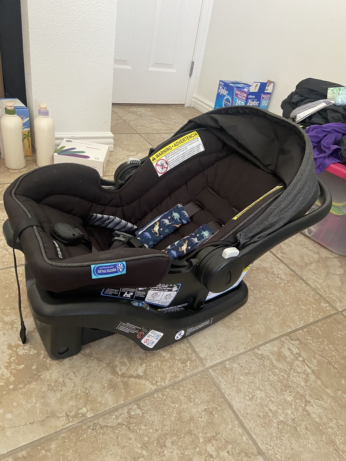 Graco Snugride Car seat With Base