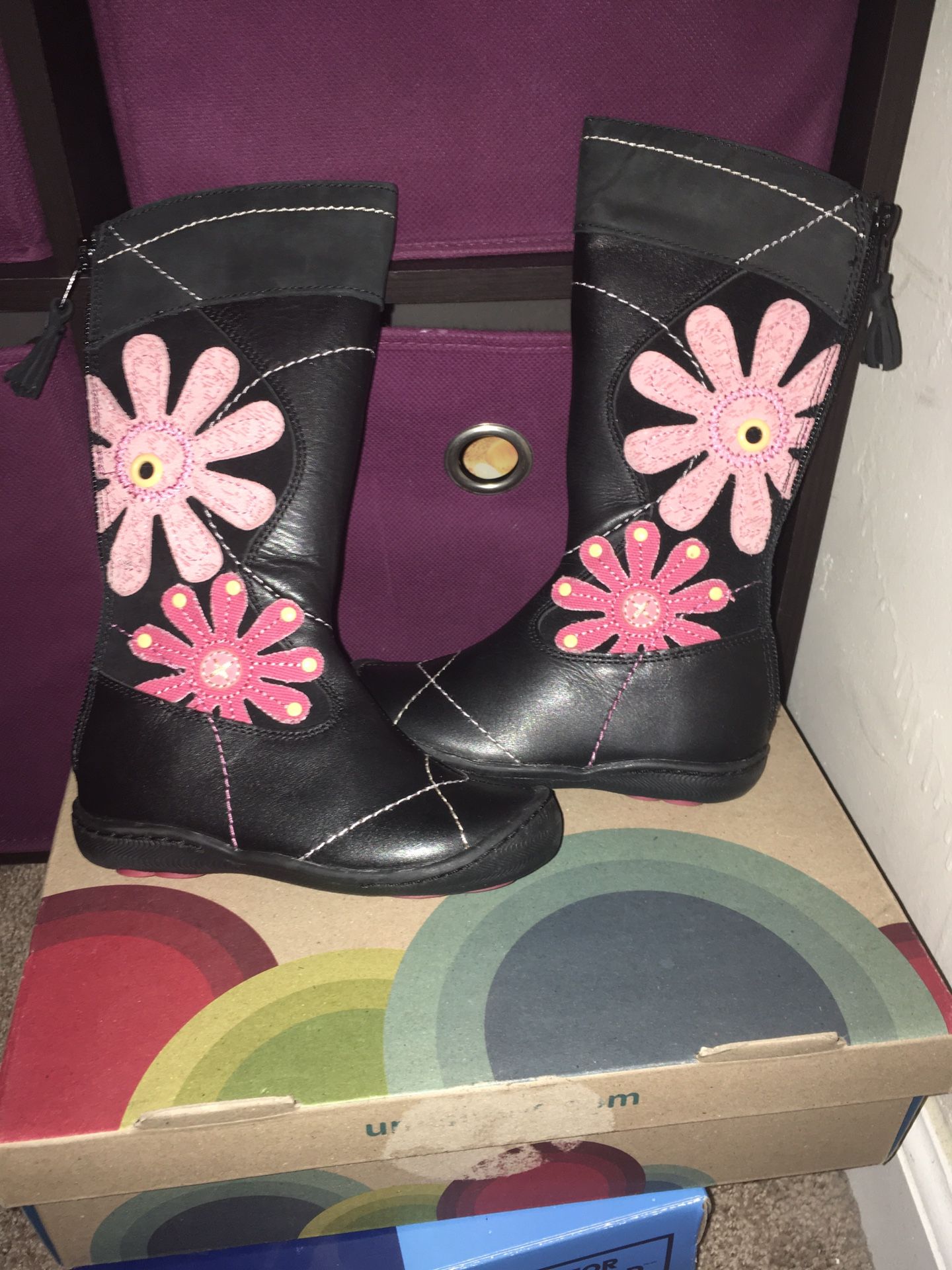 New Umi Boots girls size 8