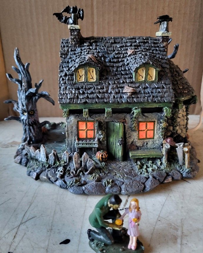 Halloween Hawthorne Village Frankenstein Cottage