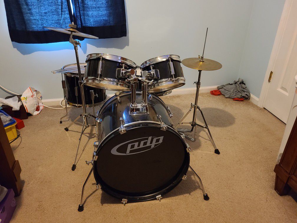 PDP Player  5 Piece Junior / Kids Drum Set $120 - "Piano Black" -Local Pickup Only-