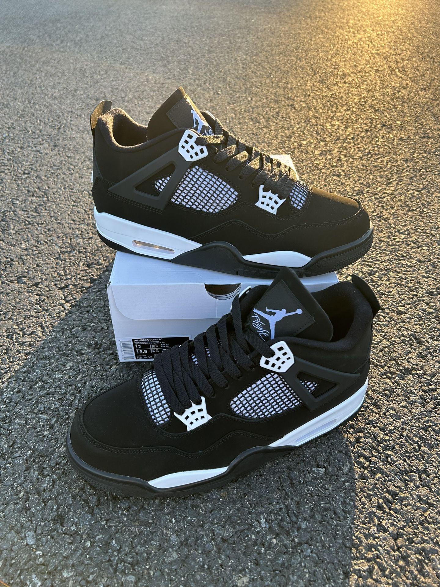 Jordan 4 White Thunder 