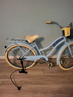Bicycle includes pump