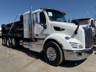 2022 Peterbilt 579 (17FT. Super10)