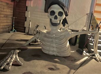Rattles Groundbreaking Skeleton
