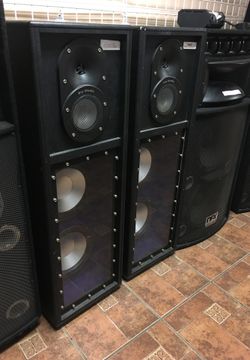 Pair pro studio speakers