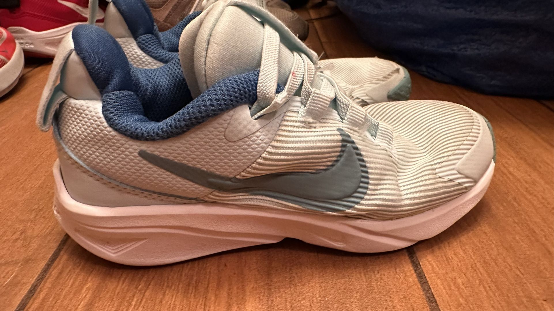 Nike boys snickers 