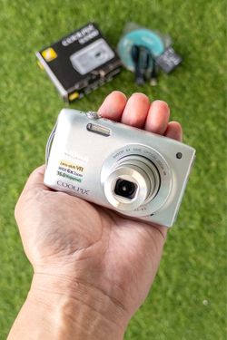 Nikon Coolpix S3300 digital camera