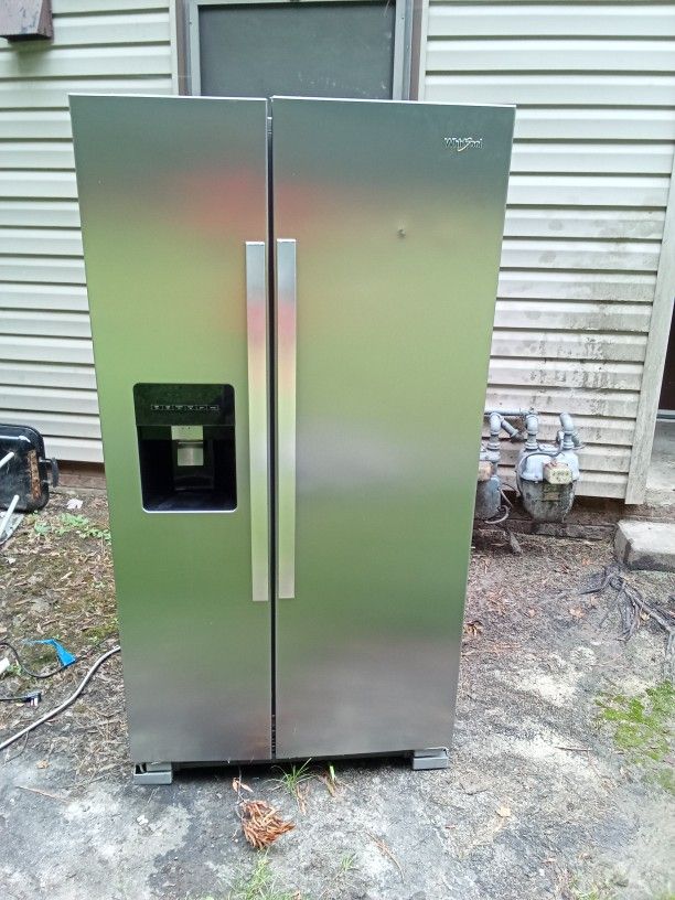 Frigidaire Refrigerator Like New
