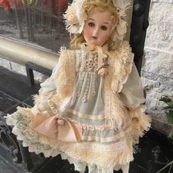 Absolutely stunning! 17 inches Victorian Style Porcelain Doll Limited Edition