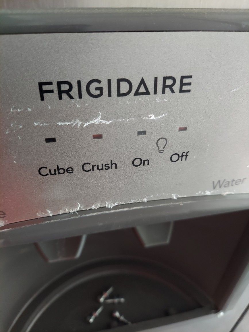 Refrigerator 