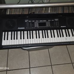 Alesis MELODY 61 KEYBOARD, 300 TONES 300 rythms 