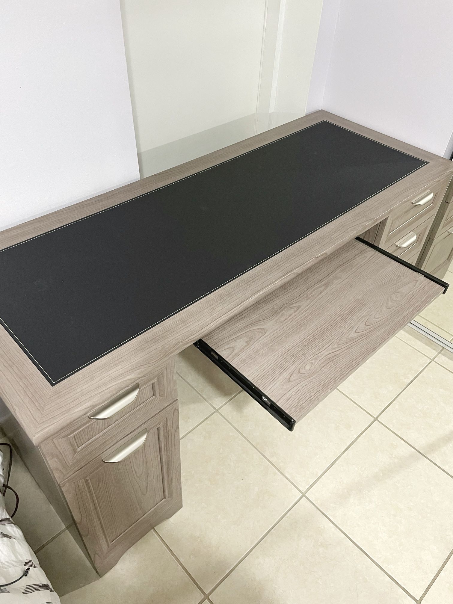 Realspace Magellan 59"W Manager's Office Desk, Gray