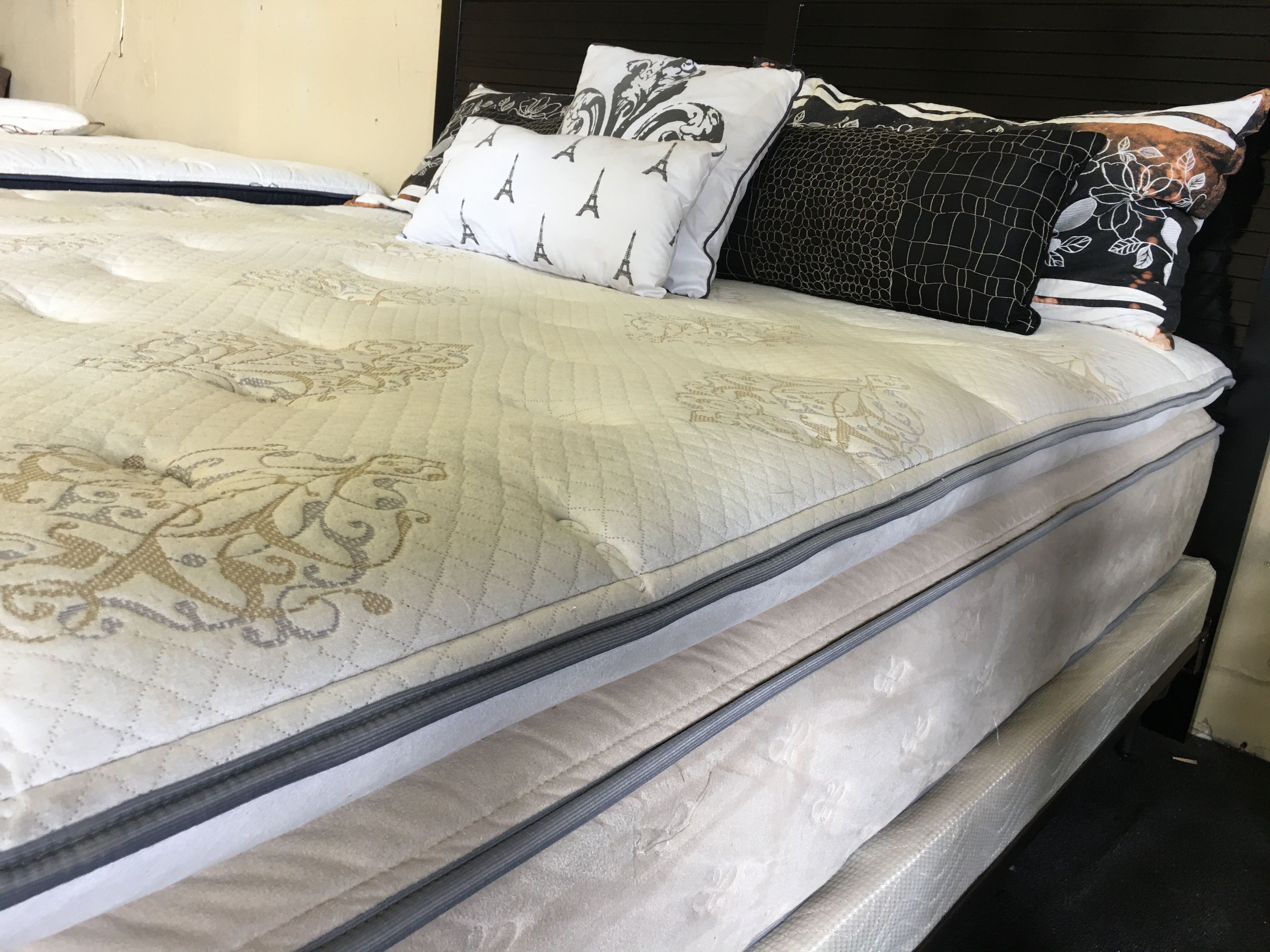 Black King size bed with new Simmons Beautyrest pillowtop mattressCan