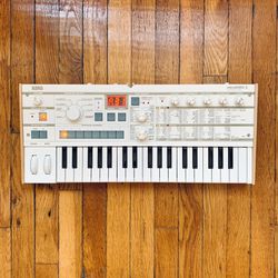 MicroKORG S Synthesizer