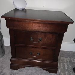 Set Of 2 Cherry Wood End Tables 