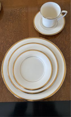 Noritake Gold And Platinum 5 Piece Place Setting