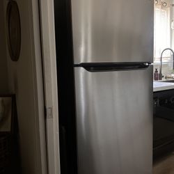Refrigerator (Great condition) 