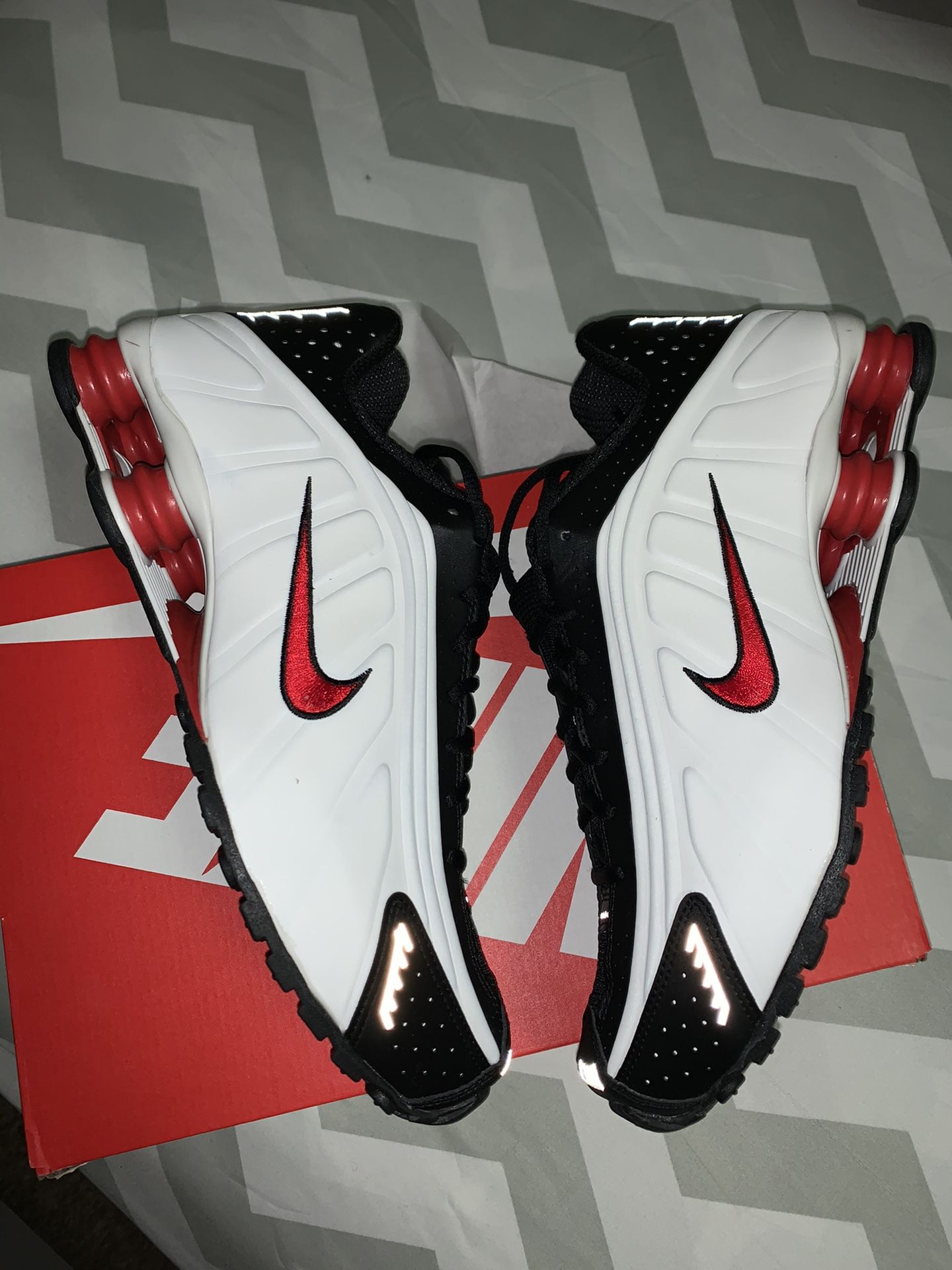 Brand new men’s Air Nike Shox shoes size 12, 11.5, 11 ,10.5,10,9.5,9 and 8.5 available price is firm