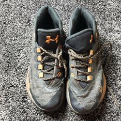 Curry 3 Size 4.5 Black And Bronze