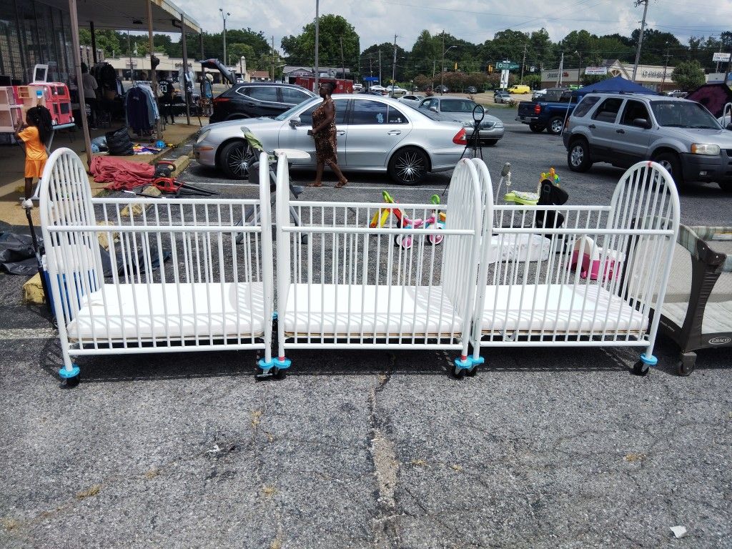 Nice Baby Beds Like New In Excellent Condition
