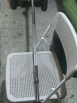 7 foot bar 1 inch it comes with collars