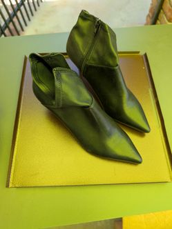 Steve Madden Black Pointed Toe Cutout Ankle Booties - Size