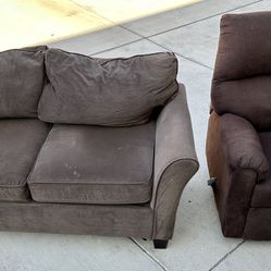 2 Seat Couch And Recliner Set $60