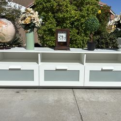White Modern 3 Drawer Media TV Stand Great Condition